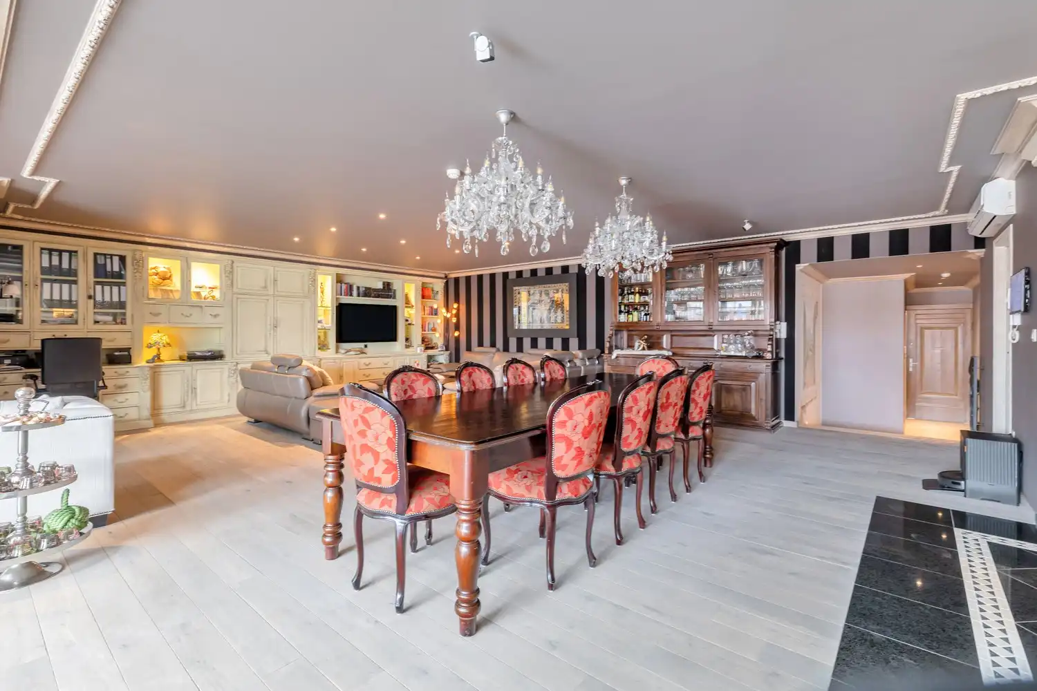 Unieke vastgoedopportuniteit! Ruim bedrijfscomplex met 2 appartementen en exclusief penthouse op 46a 55ca! foto 57