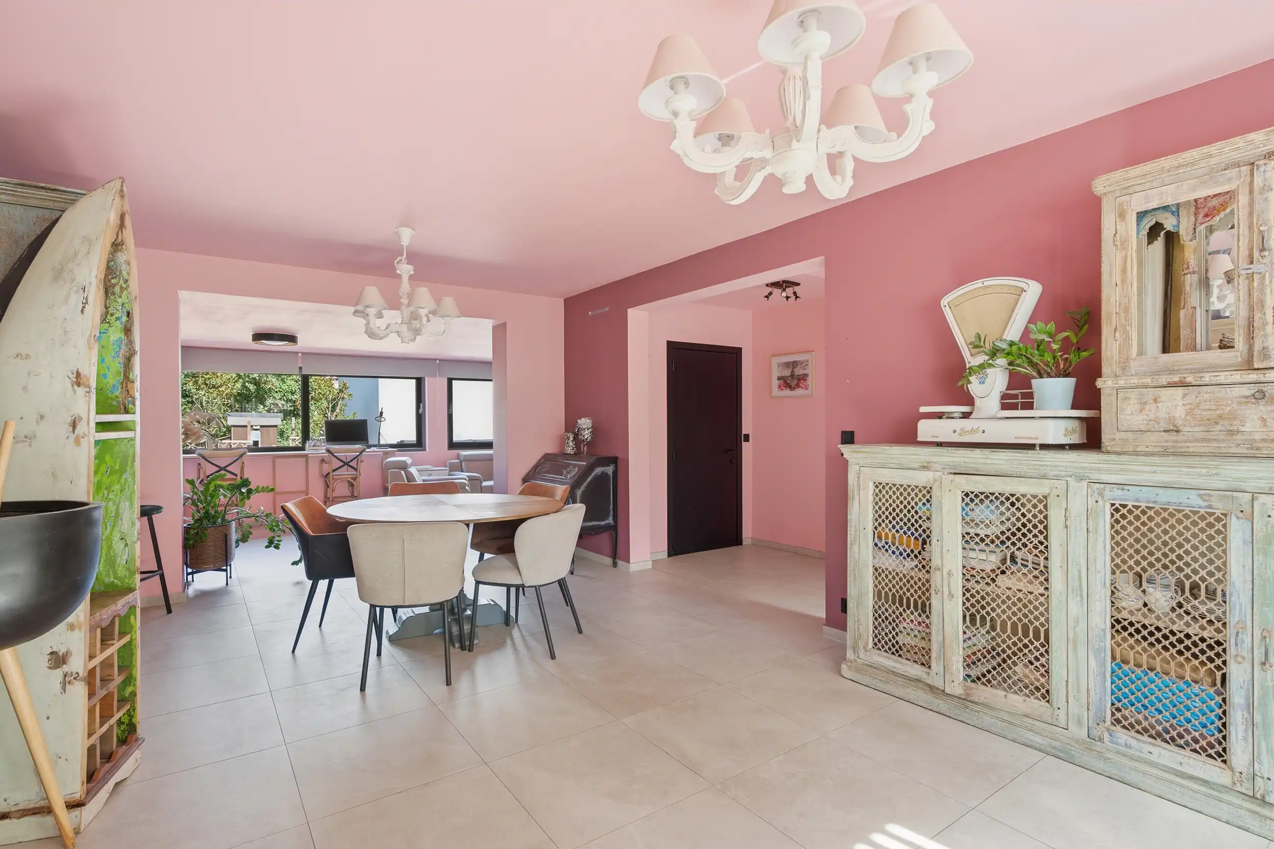 Halfopen bebouwing met 4 slaapkamers en veelzijdig bijgebouw foto 3