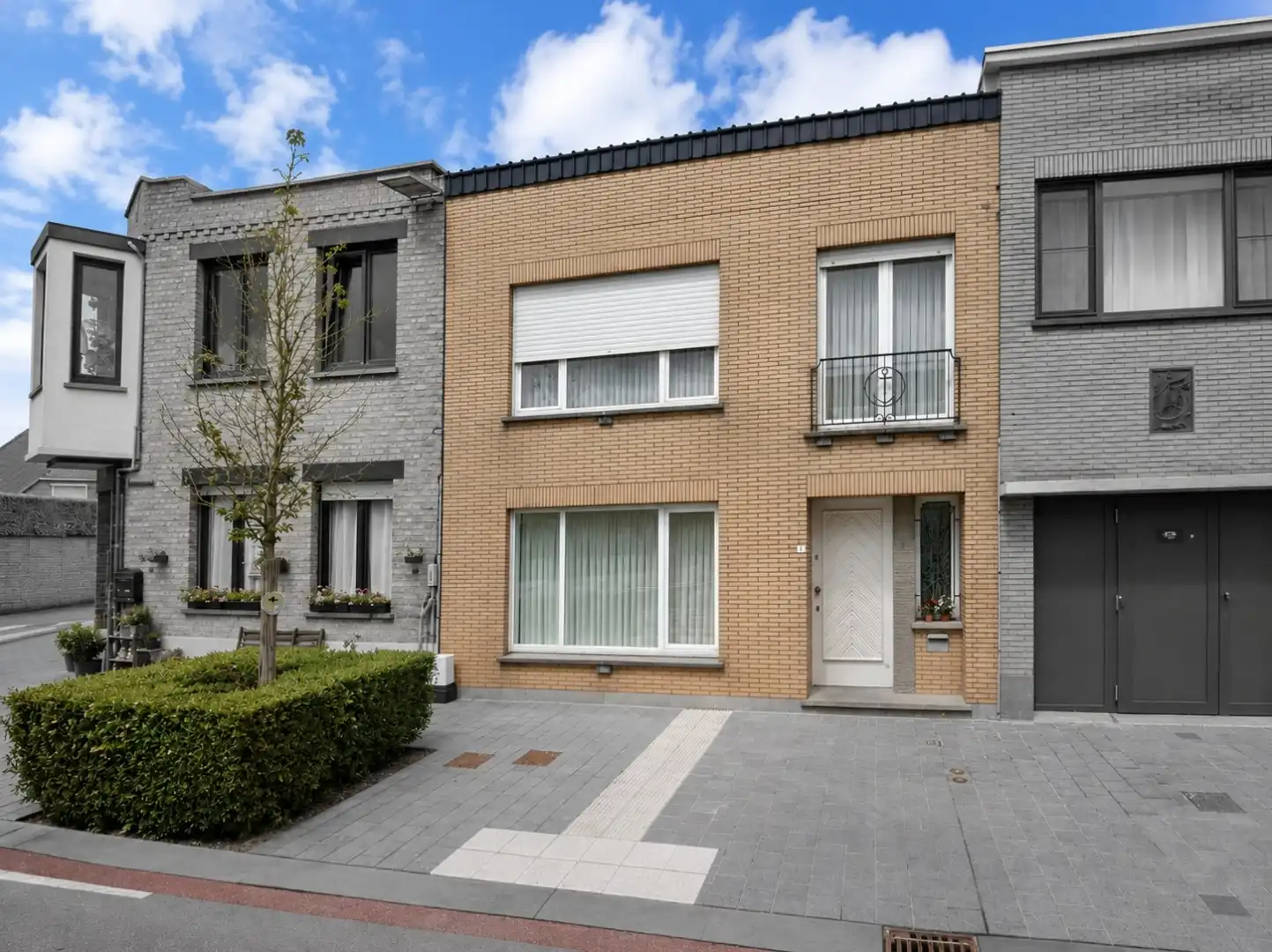 Hoofdfoto van de publicatie: Te renoveren gezinswoning met stadstuin te Nieuwpoort-Stad
