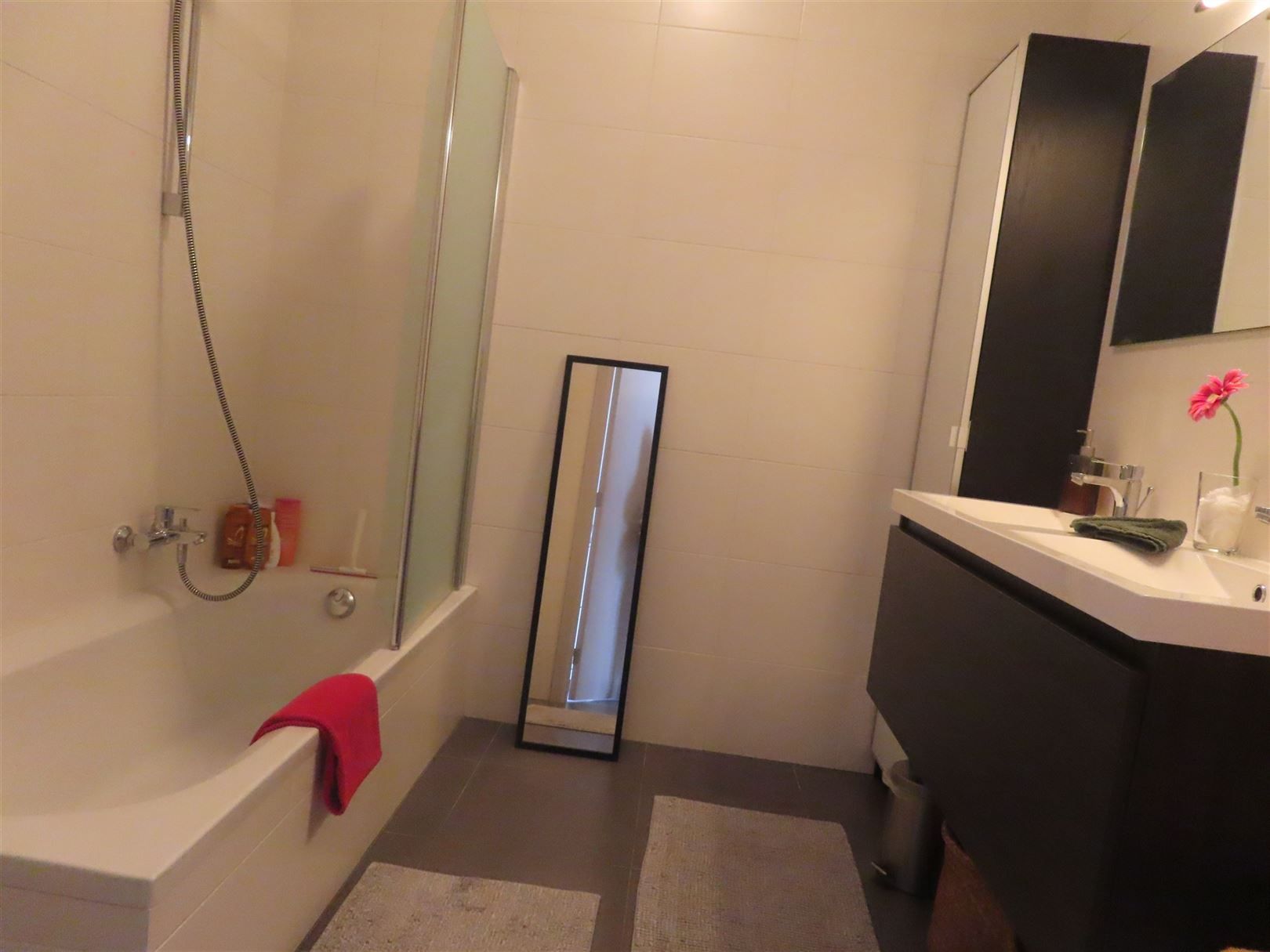 Appartement met één slaapkamer en terras op Belgiëlei! foto 14
