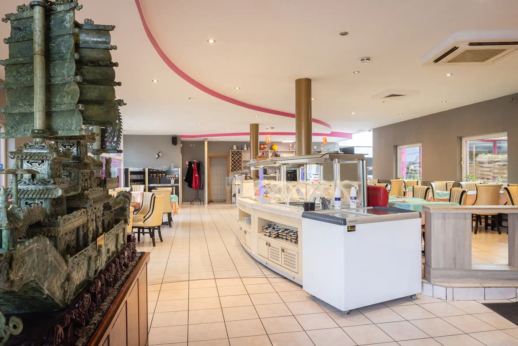 Ruim handelspand met appartement  foto 6