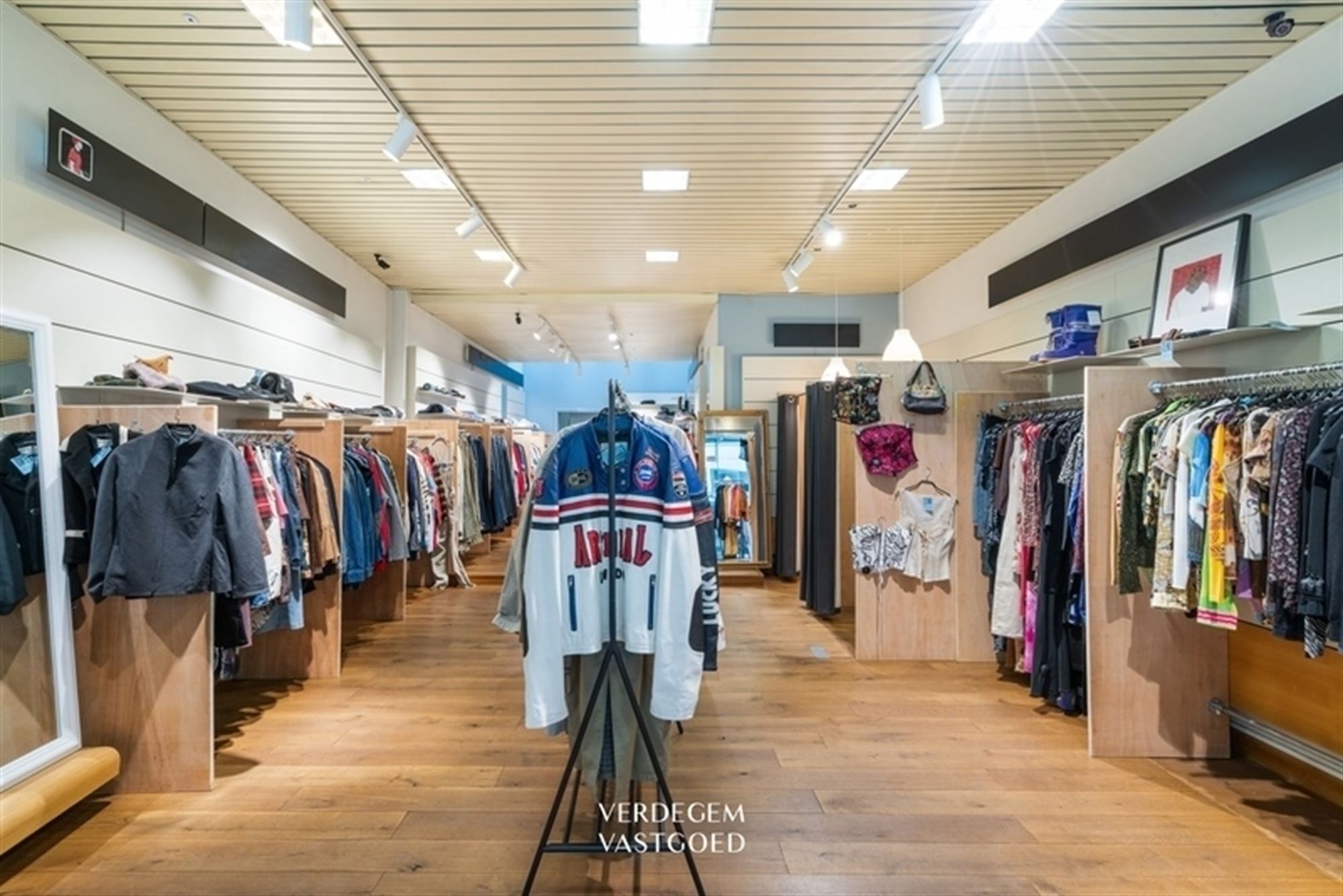 Centraal gelegen handelspand met woonst, ook voor nieuwbouwproject foto 3