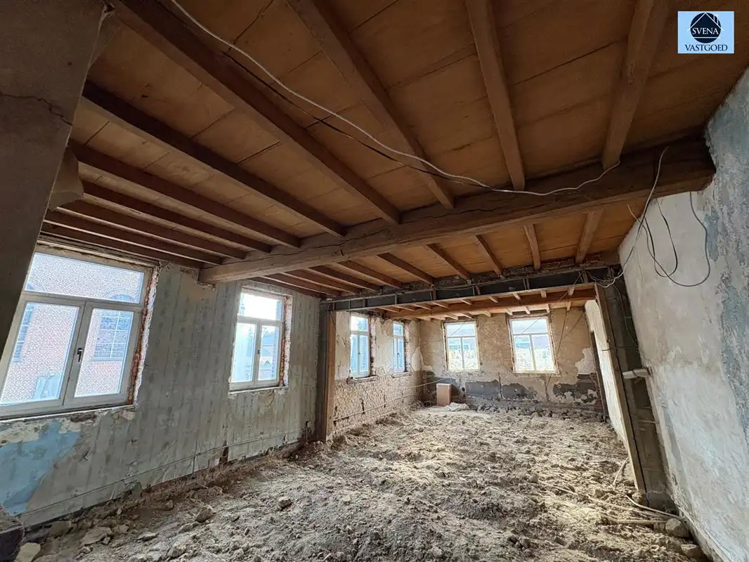 VERDER AF TE WERKEN WONING MET VEEL MOGELIJKHEDEN foto 8