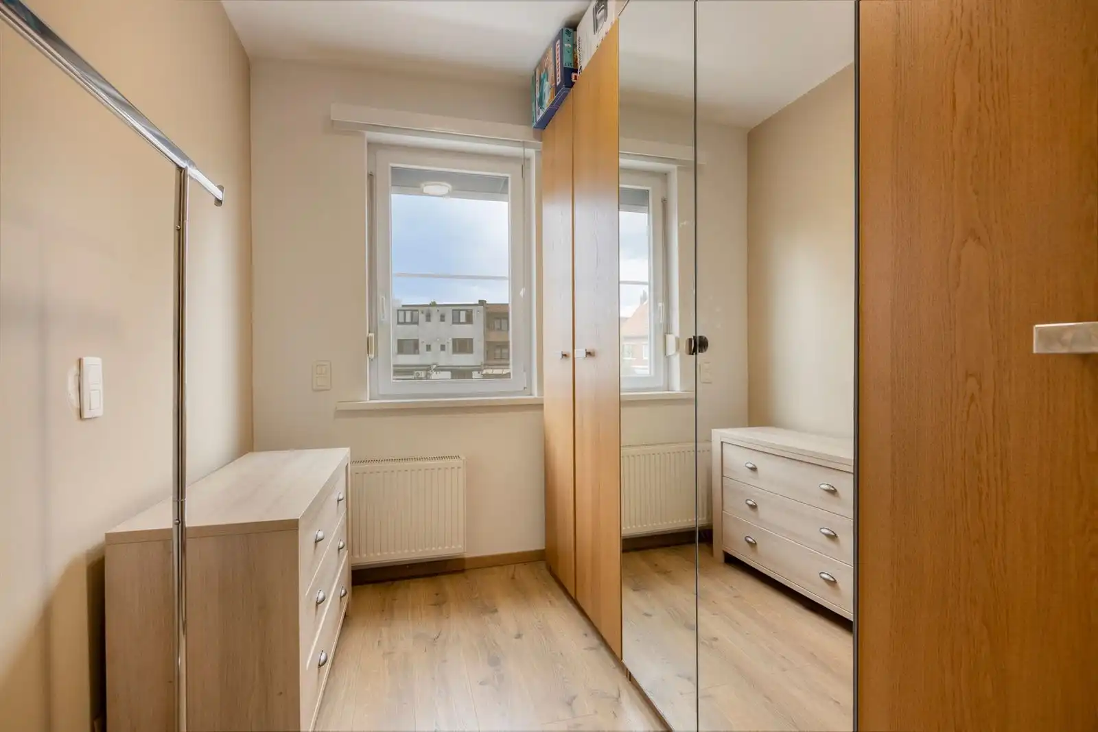 Volledig gerenoveerde 4-slpk woning met garagebox foto 17