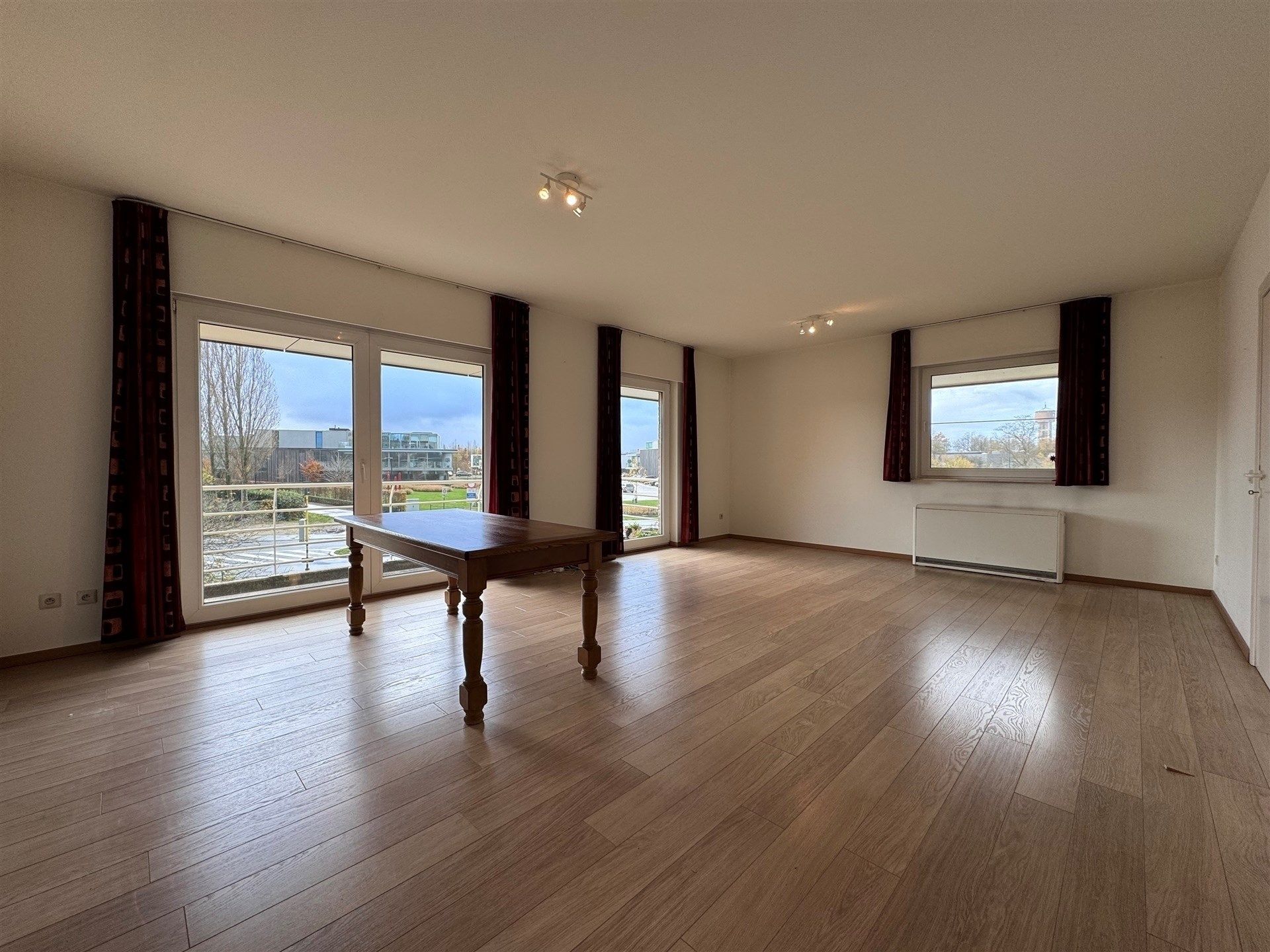 Lichtrijk appartement met ondergrondse garage en twee terrassen. foto 4