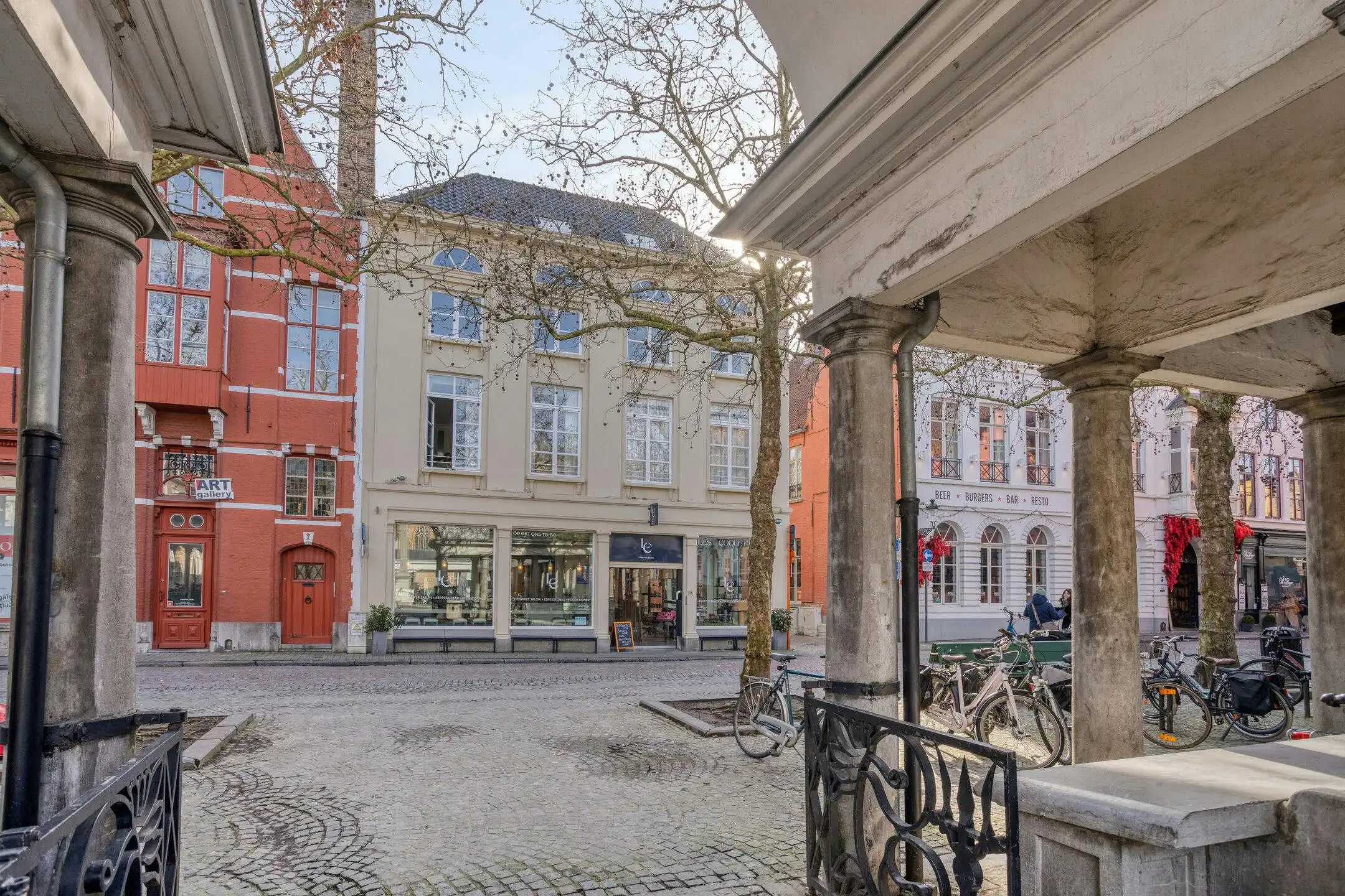 Ruim appartement met 1 slaapkamer te koop in Brugge foto 10