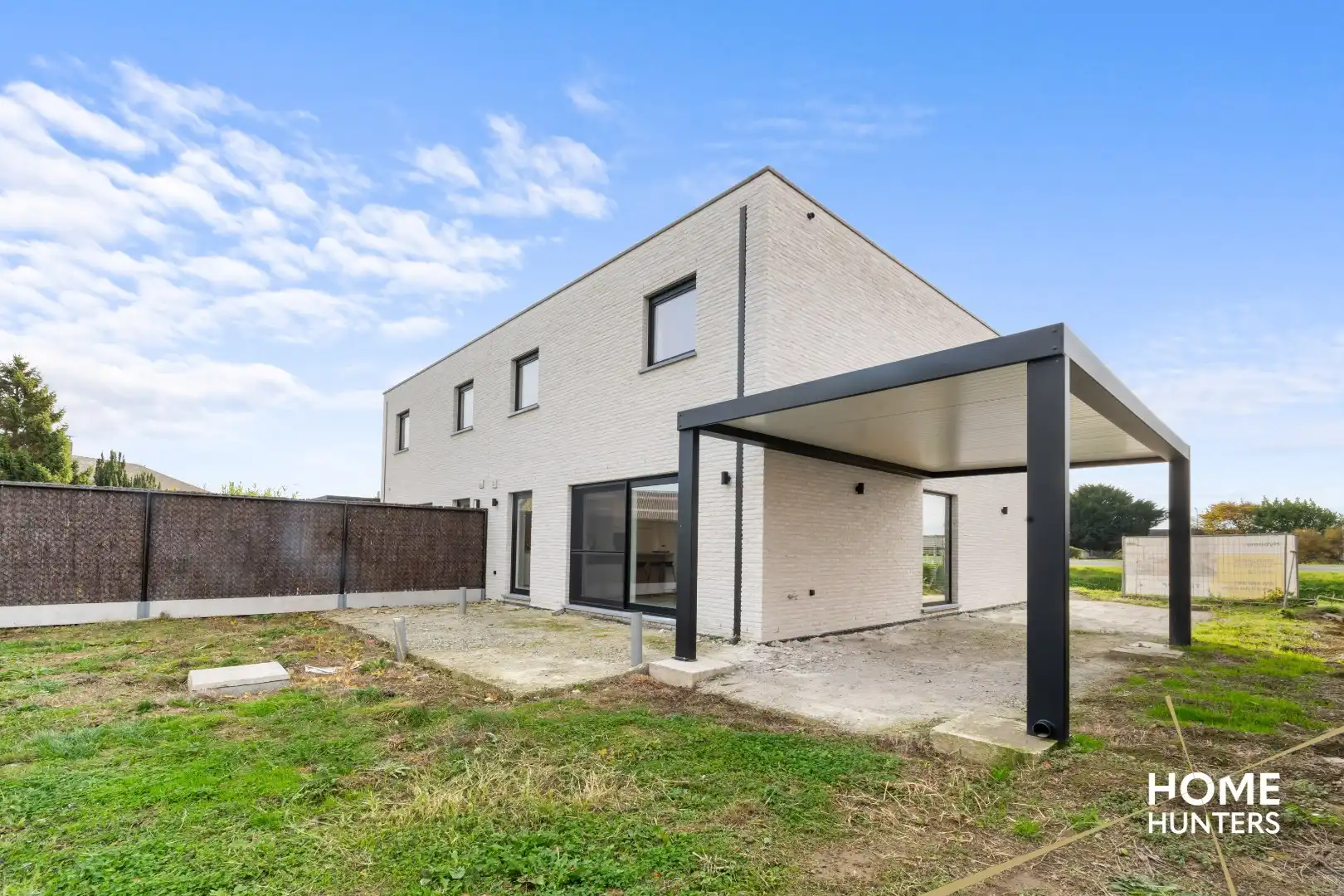 Luxueus afgewerkte halfopen nieuwbouwwoning met vergezichten foto 25