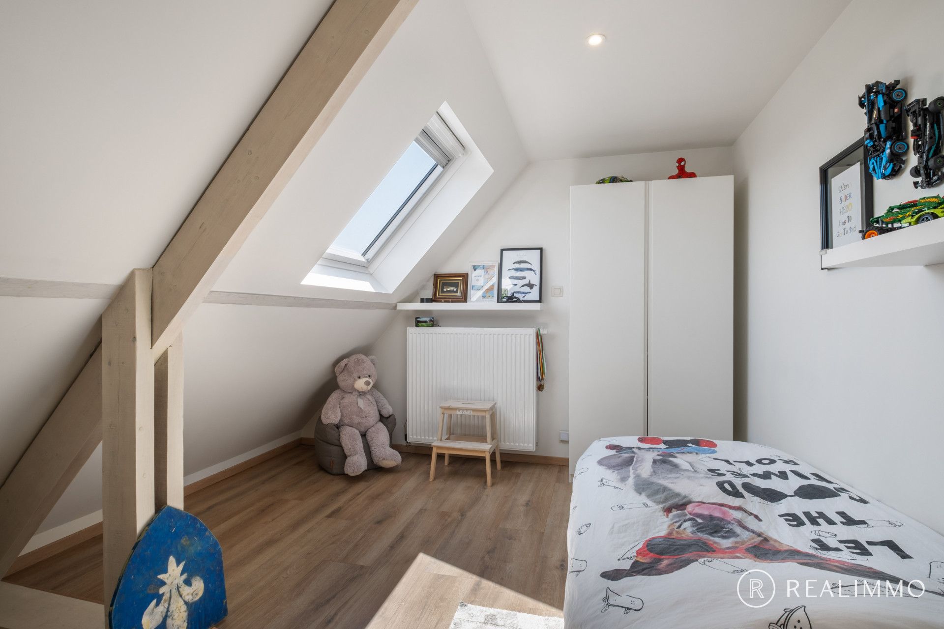 Stijlvol gerenoveerde woning op ruim perceel in het centrum van Moen foto 15