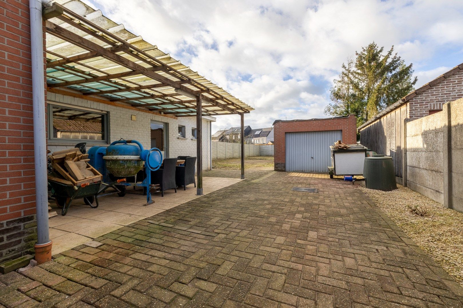 Ruime woning met 4 slk, aparte garage en tuin foto 20