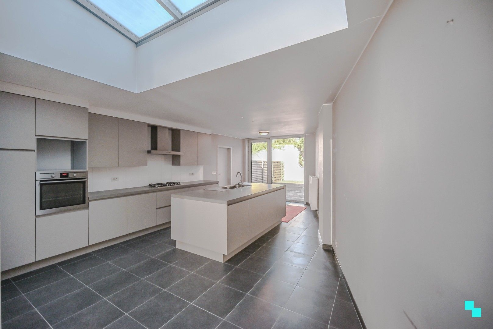 Goed onderhouden woning in het centrum van Oostrozebeke! foto 5