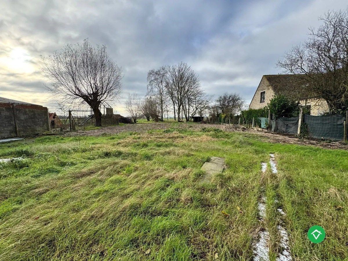 Grond voor alleenstaande woning te Kortemark foto {{pictureIndex}}