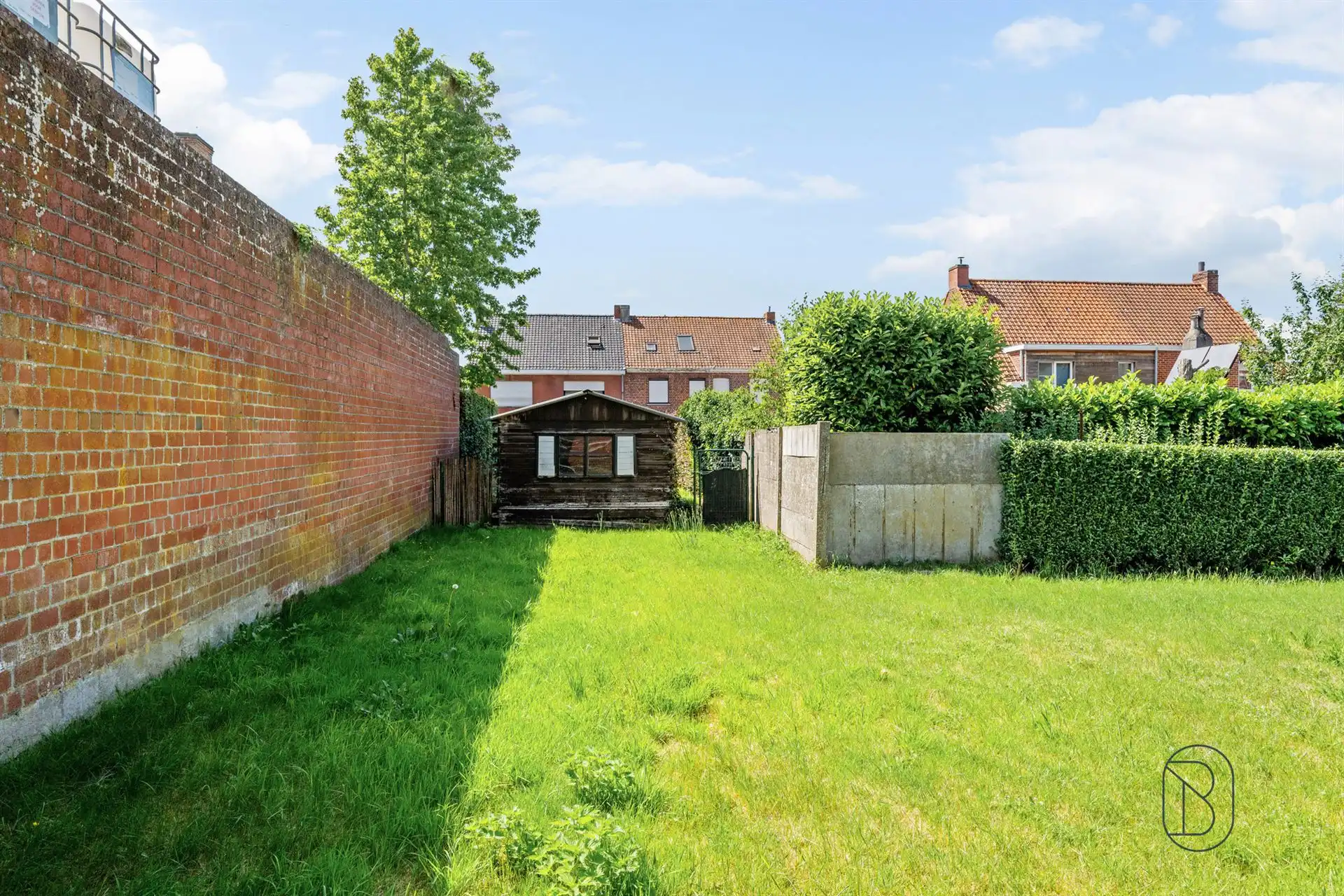 Ruime gezinswoning met 4 slaapkamers en grote tuin! foto 26