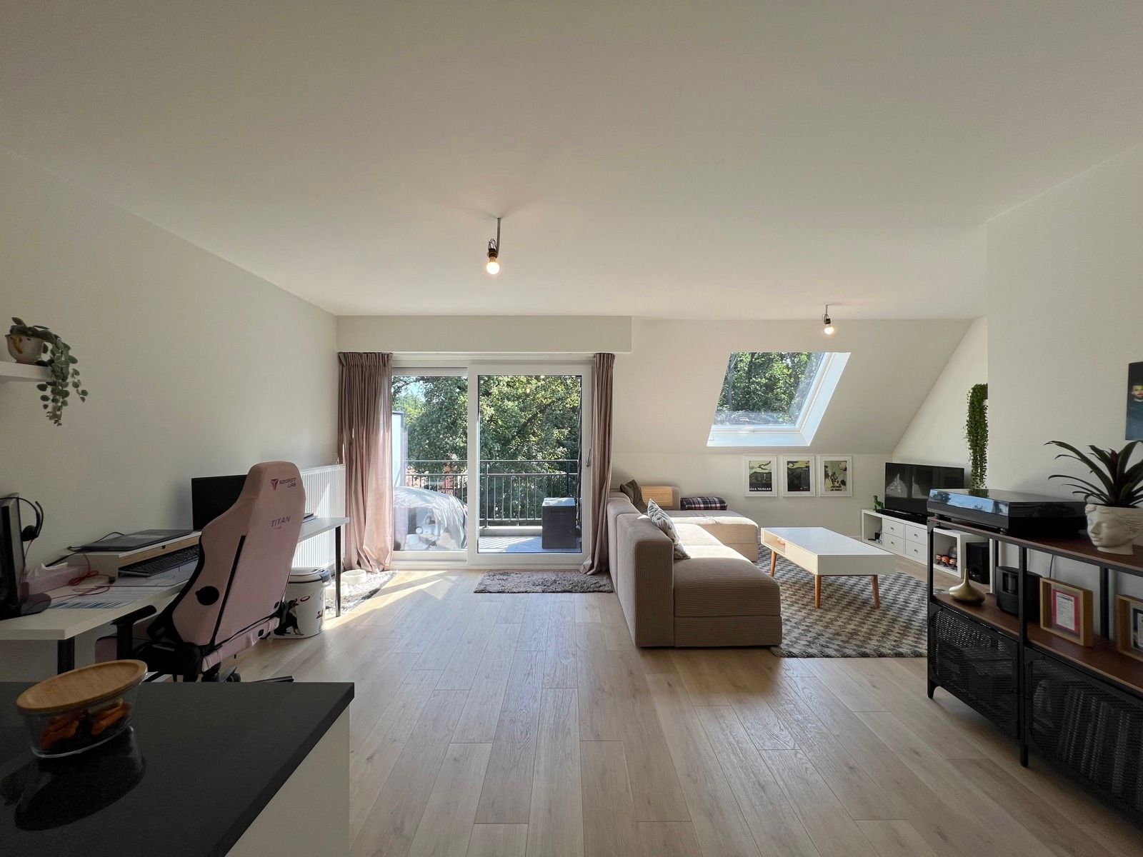 Zonnig appartement met 2 slaapkamers, terras en staanplaats  foto 2