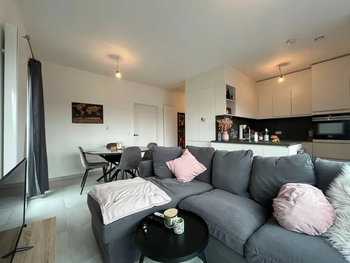 Moorslede – Instapklaar en lichtrijk dakappartement langs de Stroroute foto 5