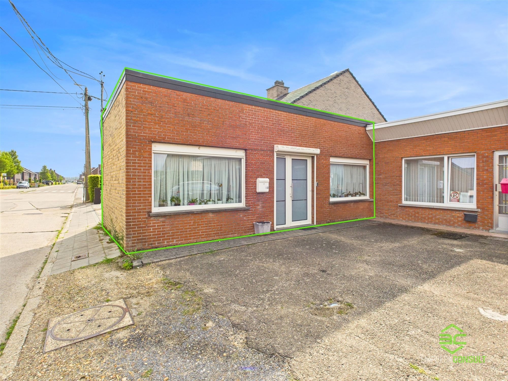 Ruime gelijkvloerse woning met 2 slpk en grote garage! foto {{pictureIndex}}