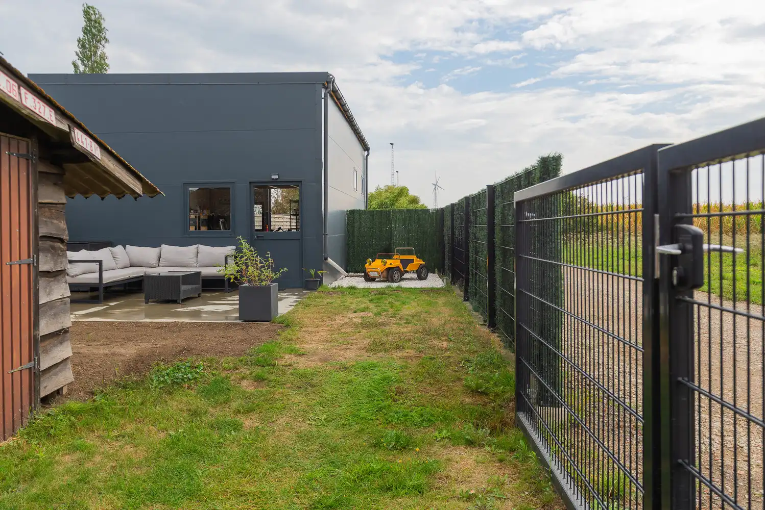 Halfopen woning op een perceel van 532 m² met ruime garage/werkplaats foto 24