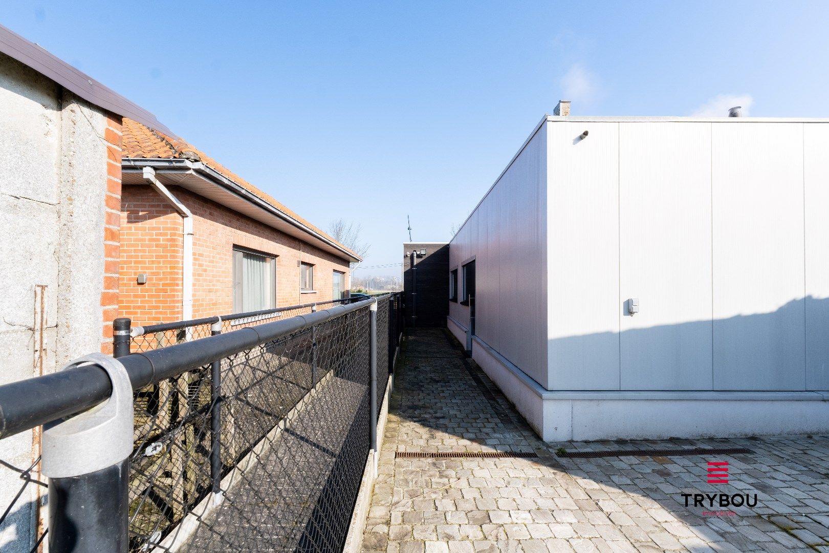 Commercieel pand met woonmogelijkheden op uitstekende ligging foto 16