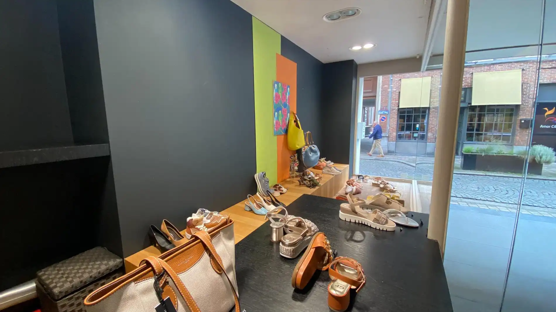 Top gelegen instapklaar handelspand te Lokeren - Kerkstraat foto 13