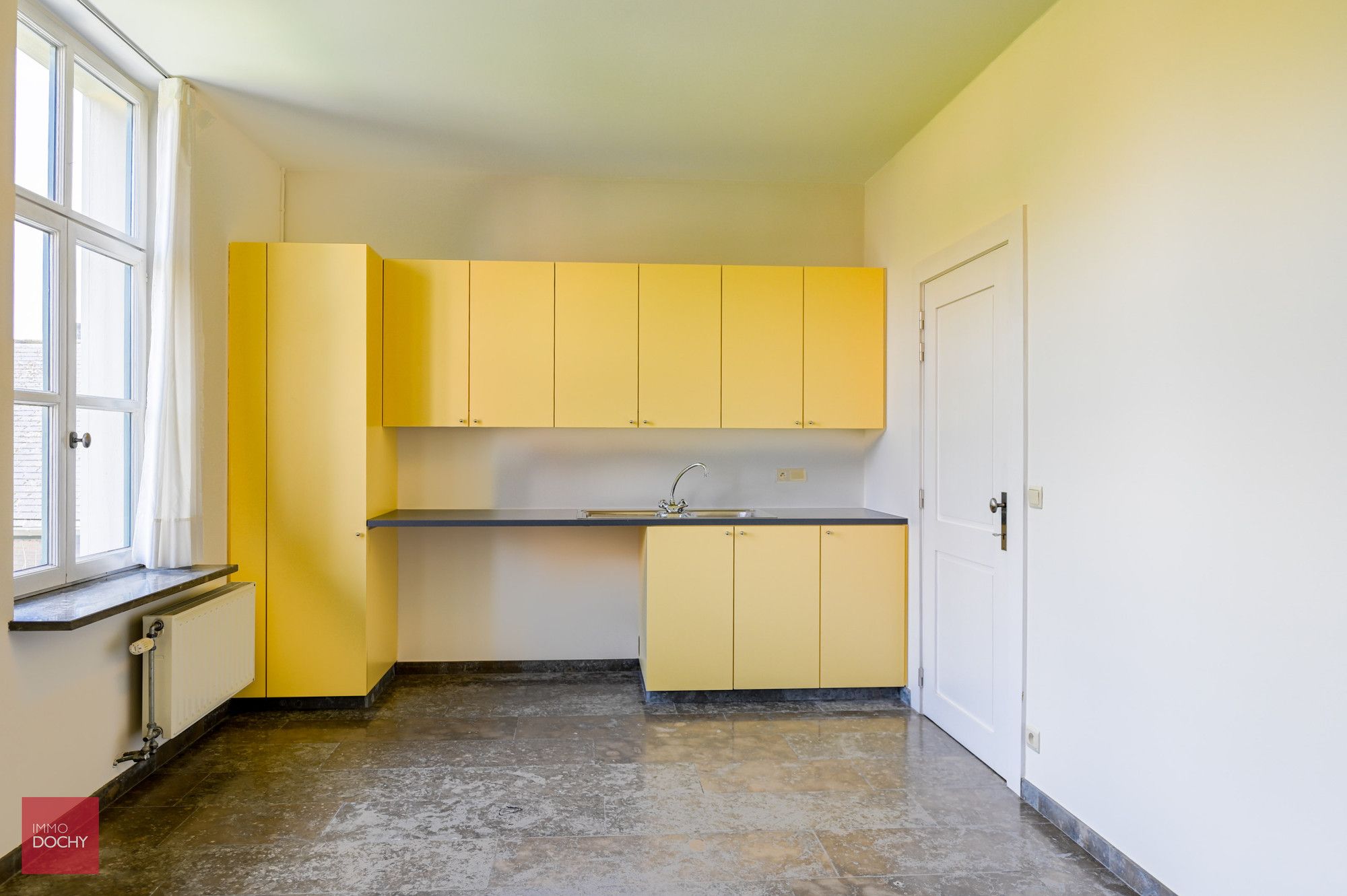 Centraal gelegen praktijkruimte of bureel met woonst foto 16