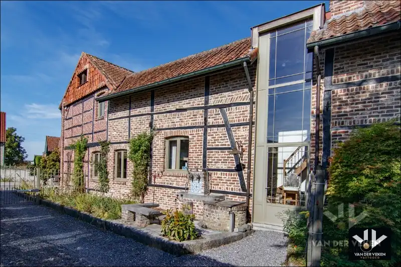 Volledig gerenoveerde, instapklare hoeve met authentieke elementen en sfeer in het hart van Haspengouw - een charmante woning én een ideale locatie om uw evenementenlocatie, B&B, kantoor, ... te vestigen! foto 32