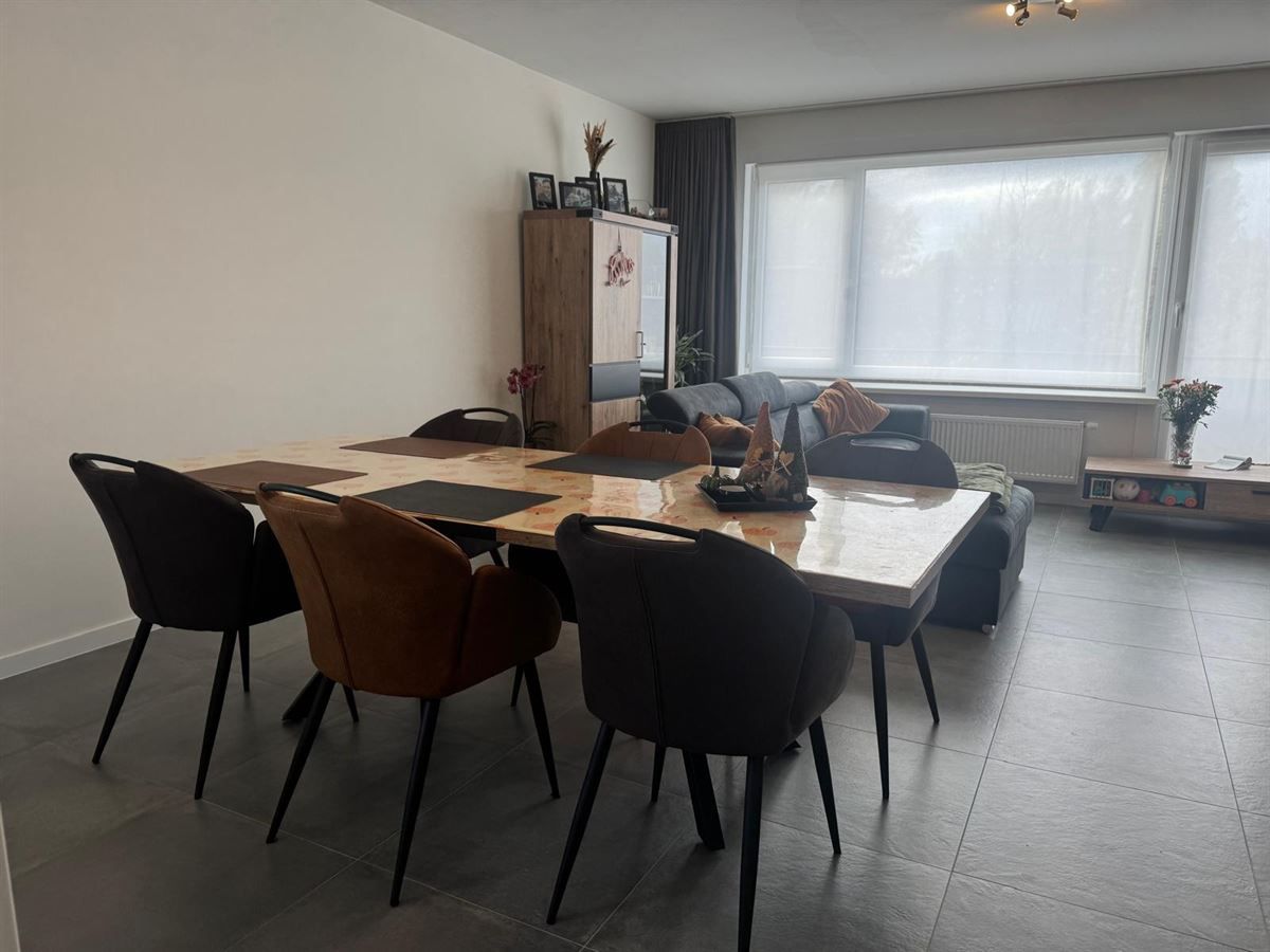 Mooi gerenoveerd 2 slaapkamer appartement foto 4