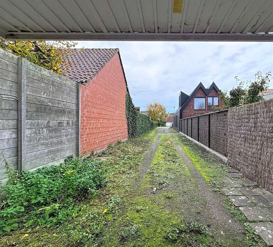 Ruime gezinswoning met grote garage en lange oprit in Dudzele foto 7