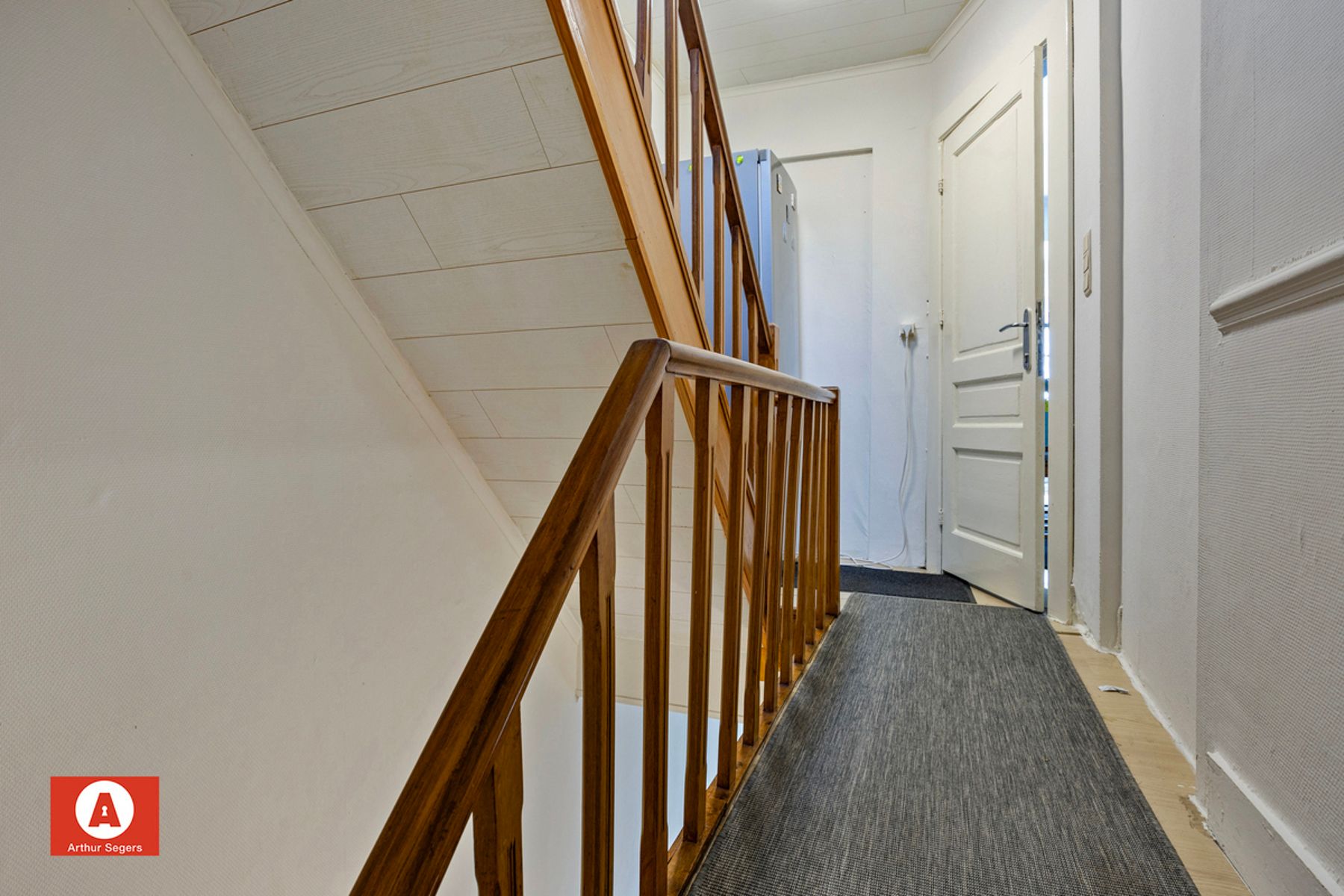 Woonhuis opgesplitst in 2 appartementen/woon-entiteiten foto 13