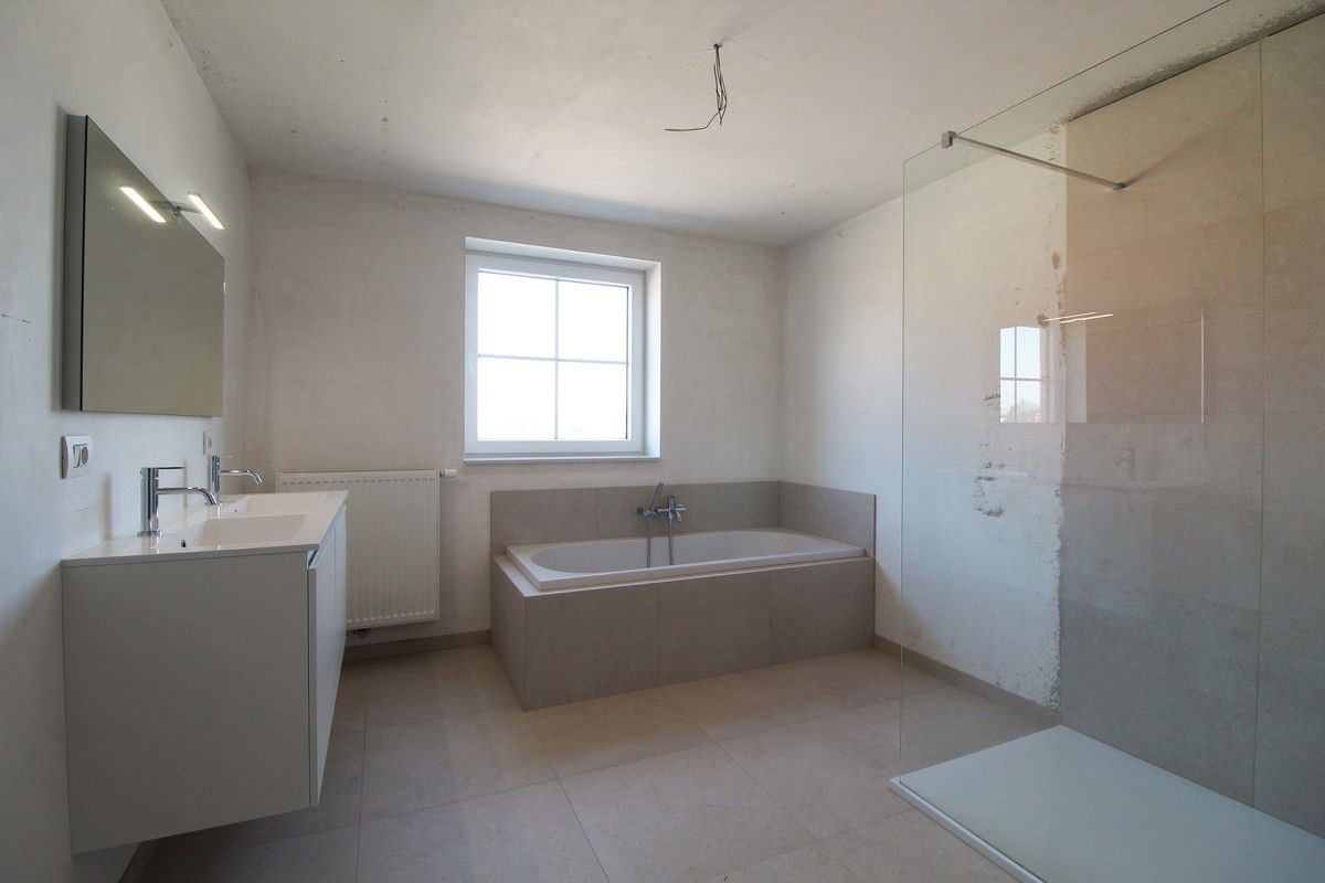 Halfopen nieuwbouwwoning met garage Roeselare foto 10