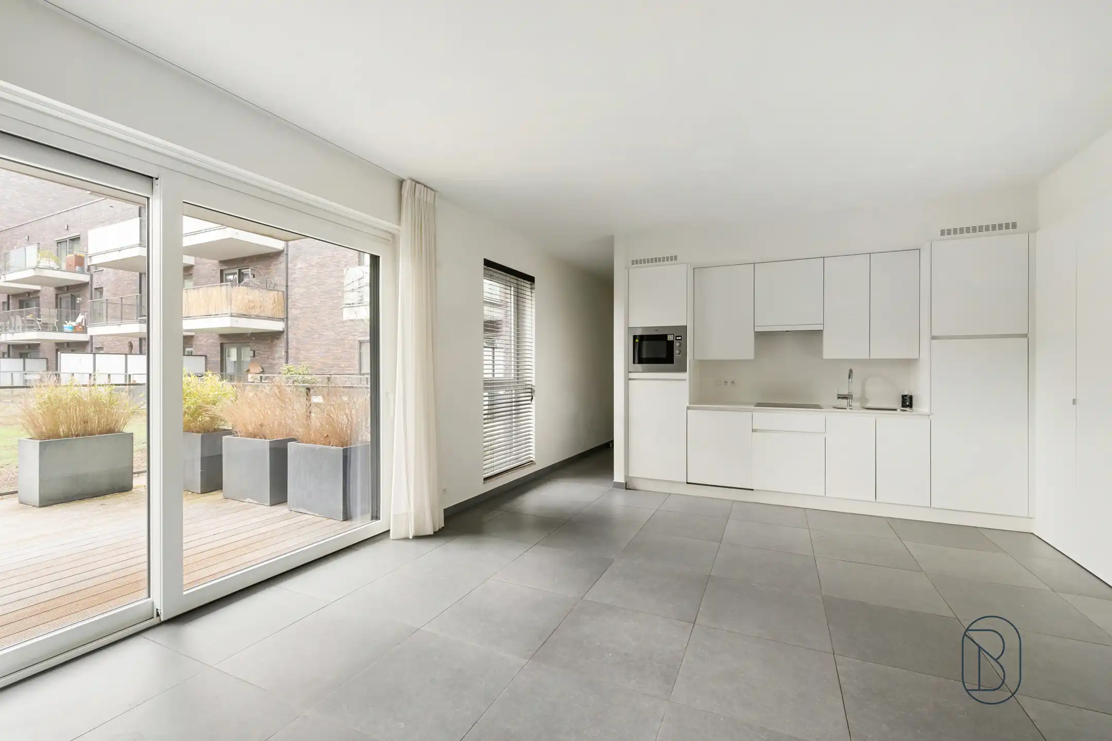 Recent instapklaar appartement met terras op De Munt in Roeselare! foto 8