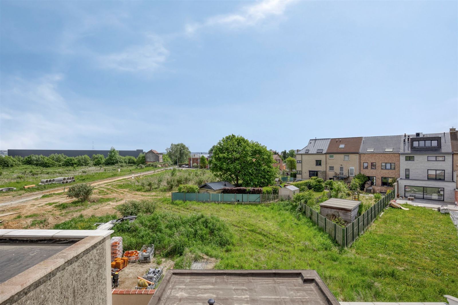Opbrengsteigendom met handelsruimte en 3-kamer duplex appartement foto 25