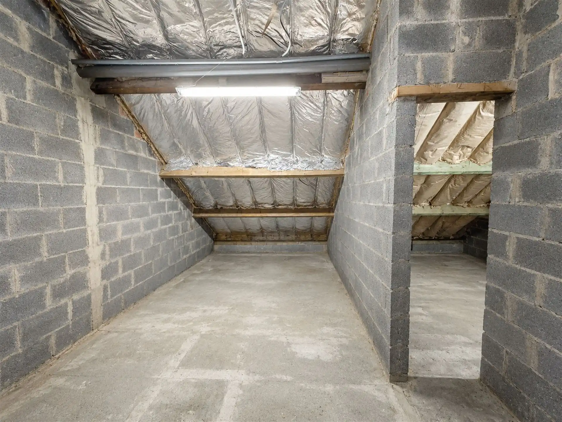 Verrassend ruime gezinswoning met 4 slaapkamers, kelder, zolder en een grote inpandige garage! foto 30