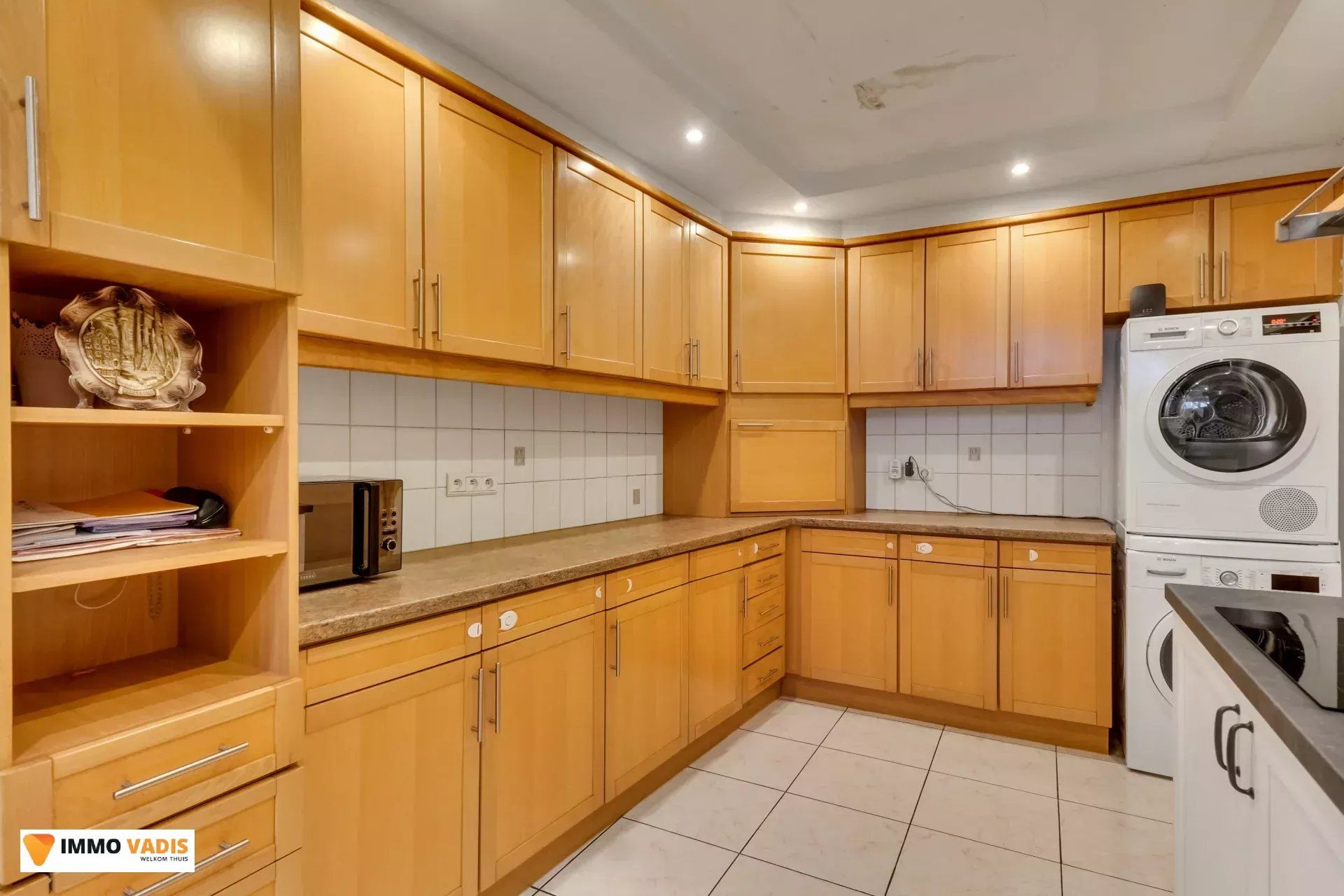 Handelspand  en appartement met garage en parkeerplaatsen foto 10