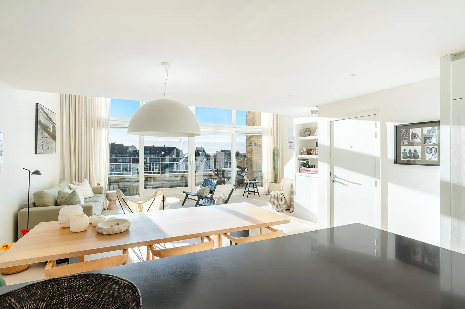 Ruim 4-slaapkamerappartement vlakbij de zee en RBSC in Duinbergen. foto 13