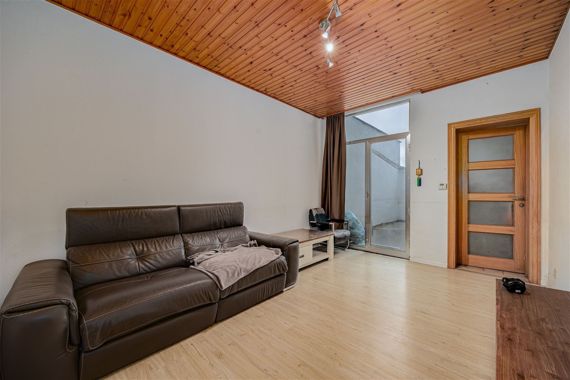 Woning met koer thans ingedeeld in 2 appt foto 12