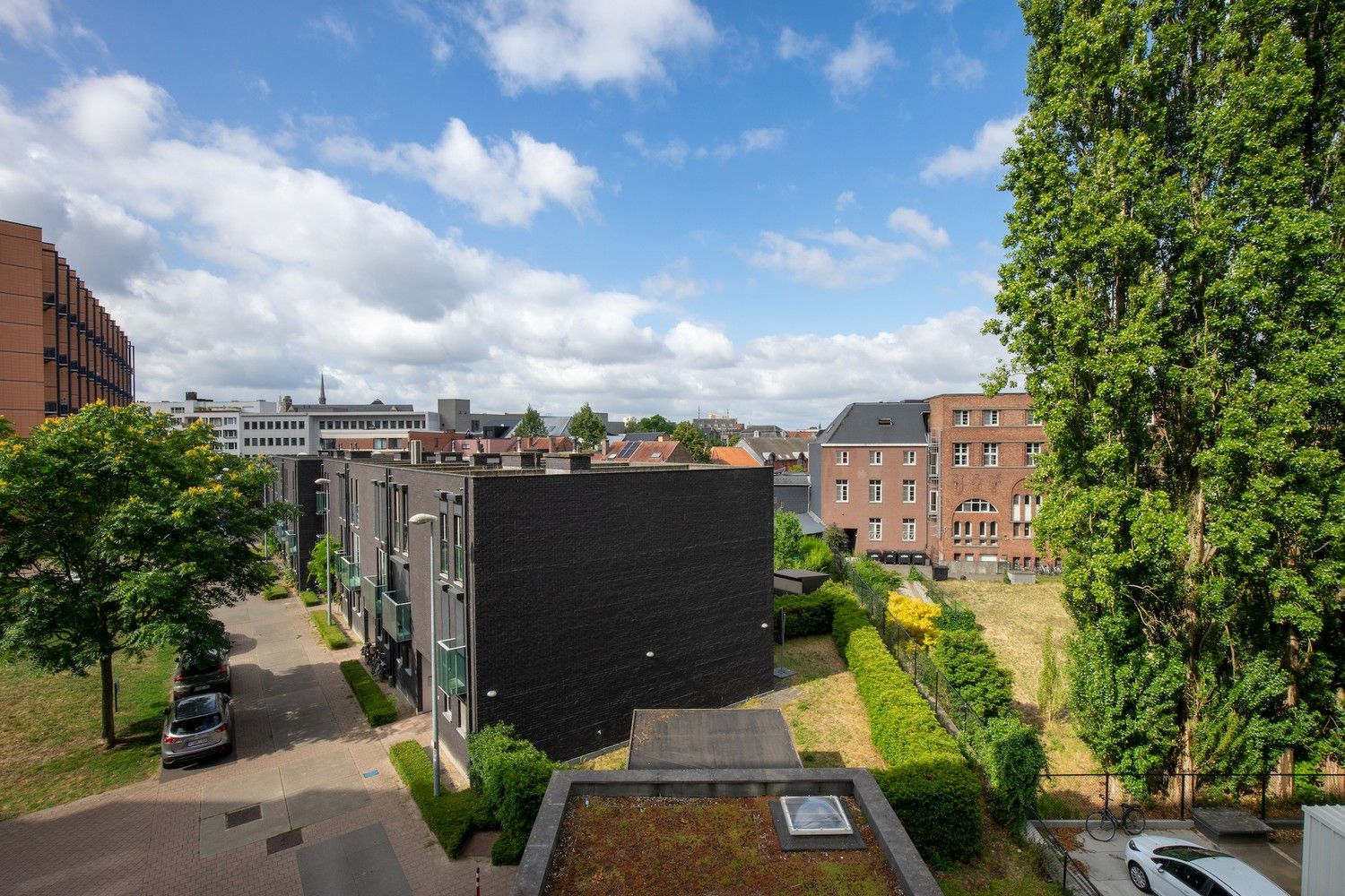 Instapklaar appartement met 2 slpks, terras & staanplaats in centrum Leuven foto 4