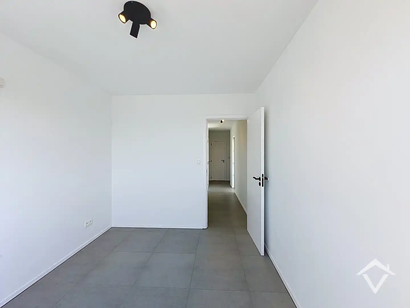 VOLLEDIG VERNIEUWD APPARTEMENT MET AUTOSTAANPLAATS OP EEN TOPLOCATIE IN KOKSIJDE foto 17