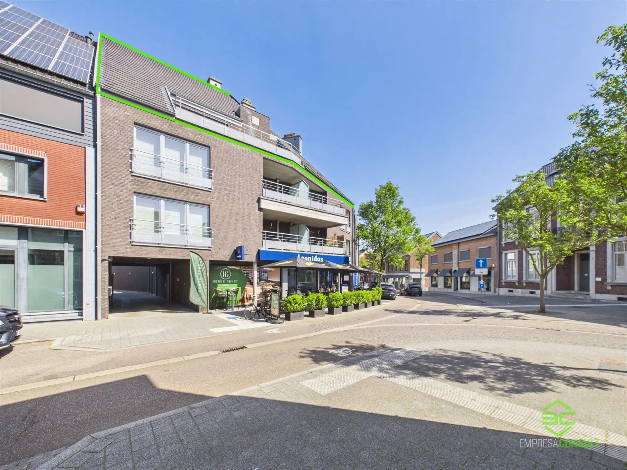 Ruim penthouse in het centrum met 2slpk en autostaanplaats! foto {{pictureIndex}}
