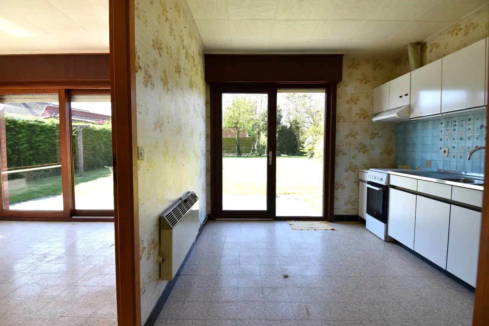 Ruime alleenstaande woning met 2 slaapkamers (mogelijkheid tot meer!), garage en zonnige tuin te koop in Gullegem foto 10