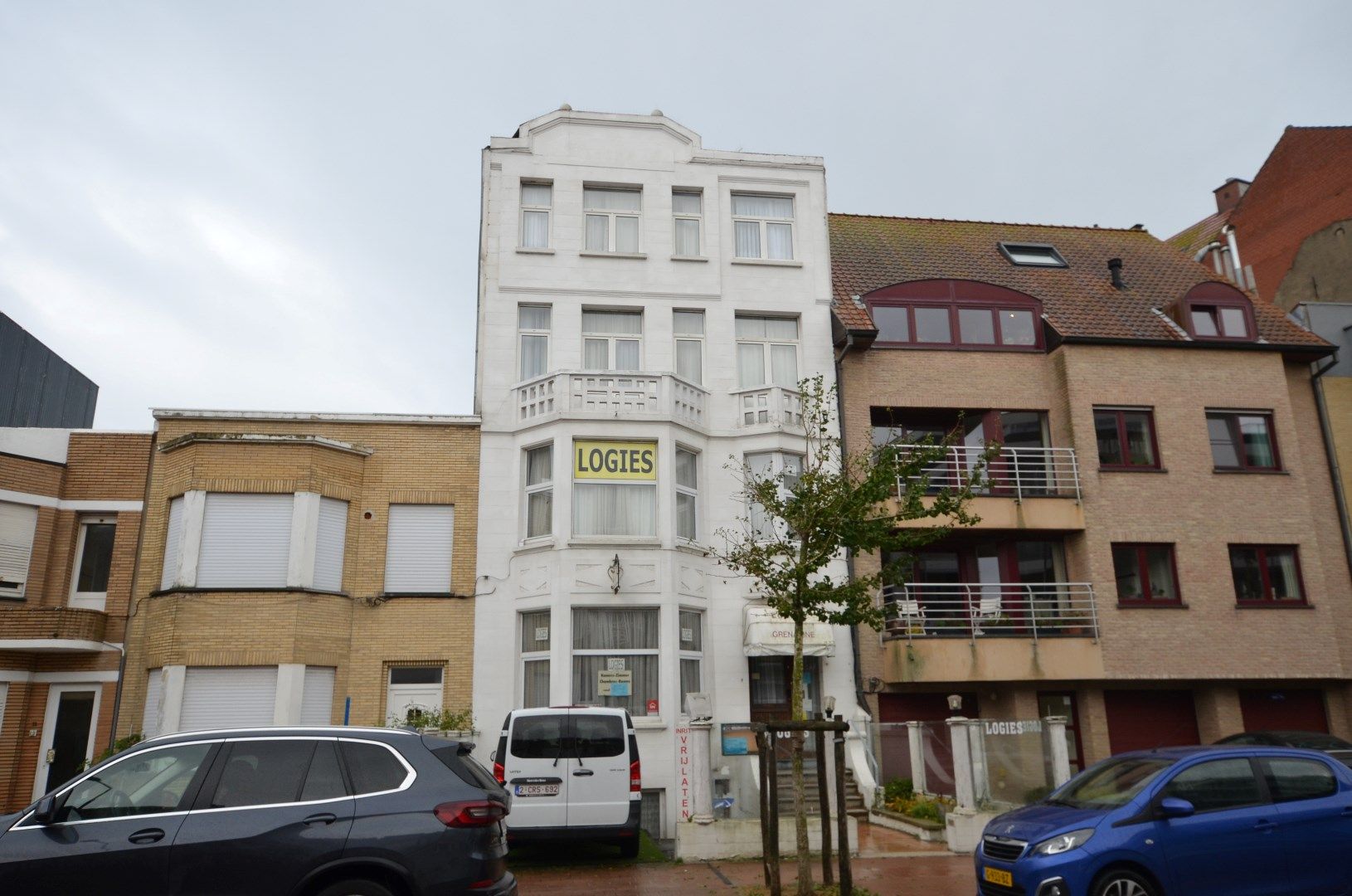 Hotel Grenadine op 200m wandelafstand van zeedijk en strand van Blankenberge. foto 1