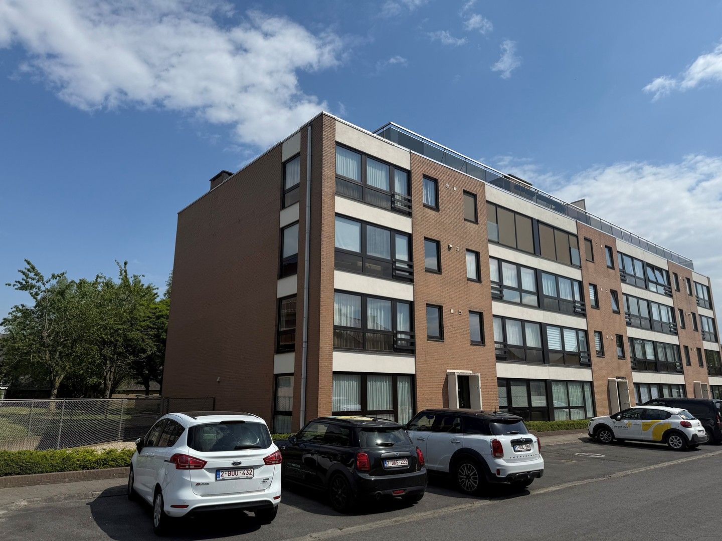 Te renoveren appartement MET parking foto {{pictureIndex}}