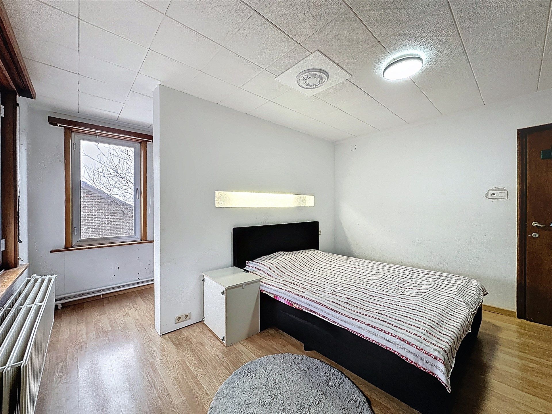 Ruime gezinswoning met 4 slaapkamers en 3 badkamers op perceel van 646m²! foto 9