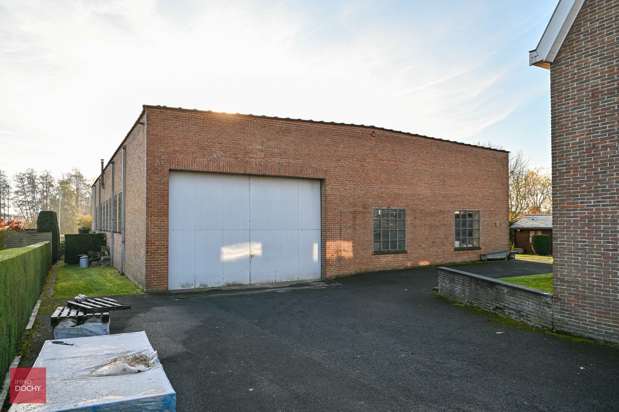 Alleenstaande woning met ruim magazijn (575m²) foto 10