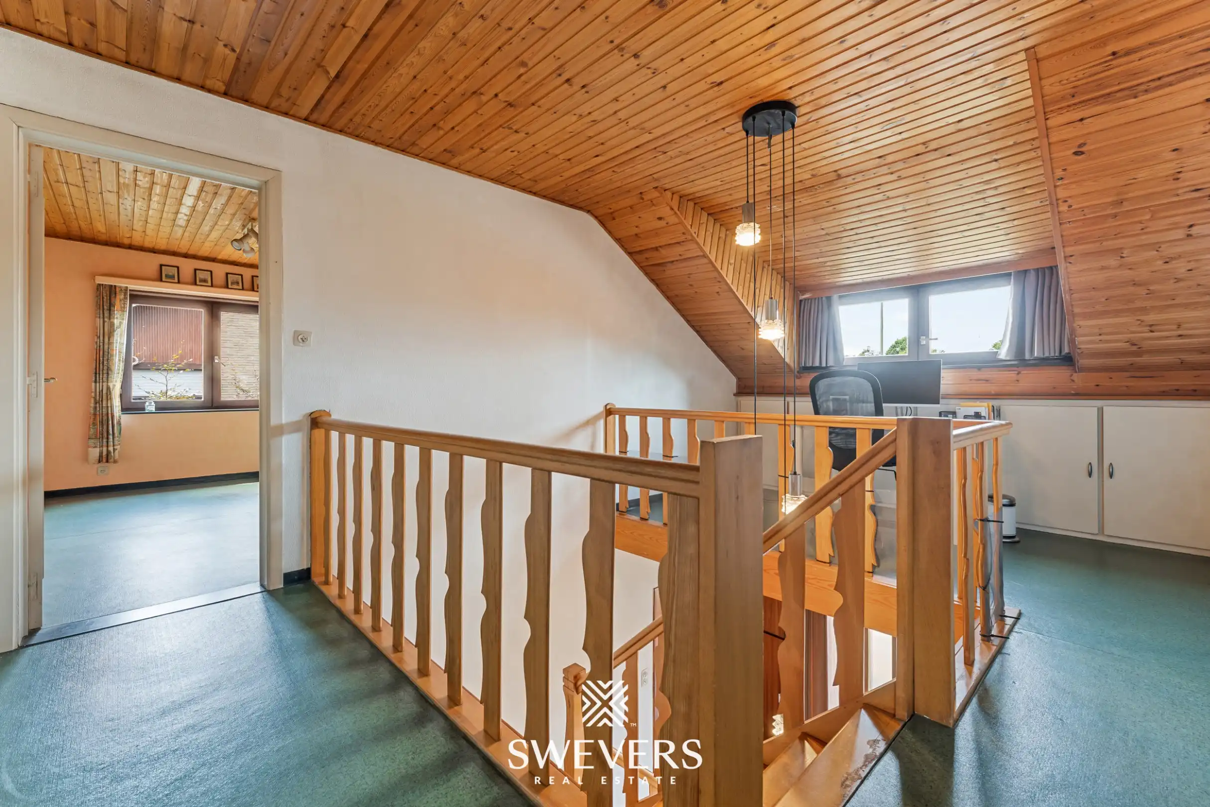 Uitstekend gelegen woning met 4 slaapkamers en mooie tuin foto 21