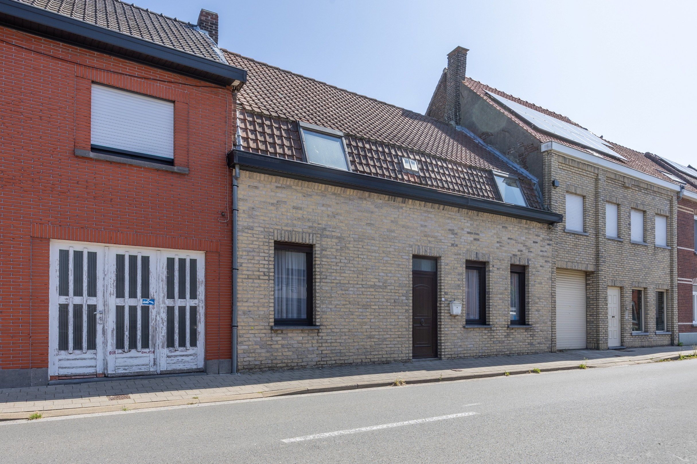 Hoofdfoto van de publicatie: TE RENOVEREN WONING MET 1001 MOGELIJKHEDEN