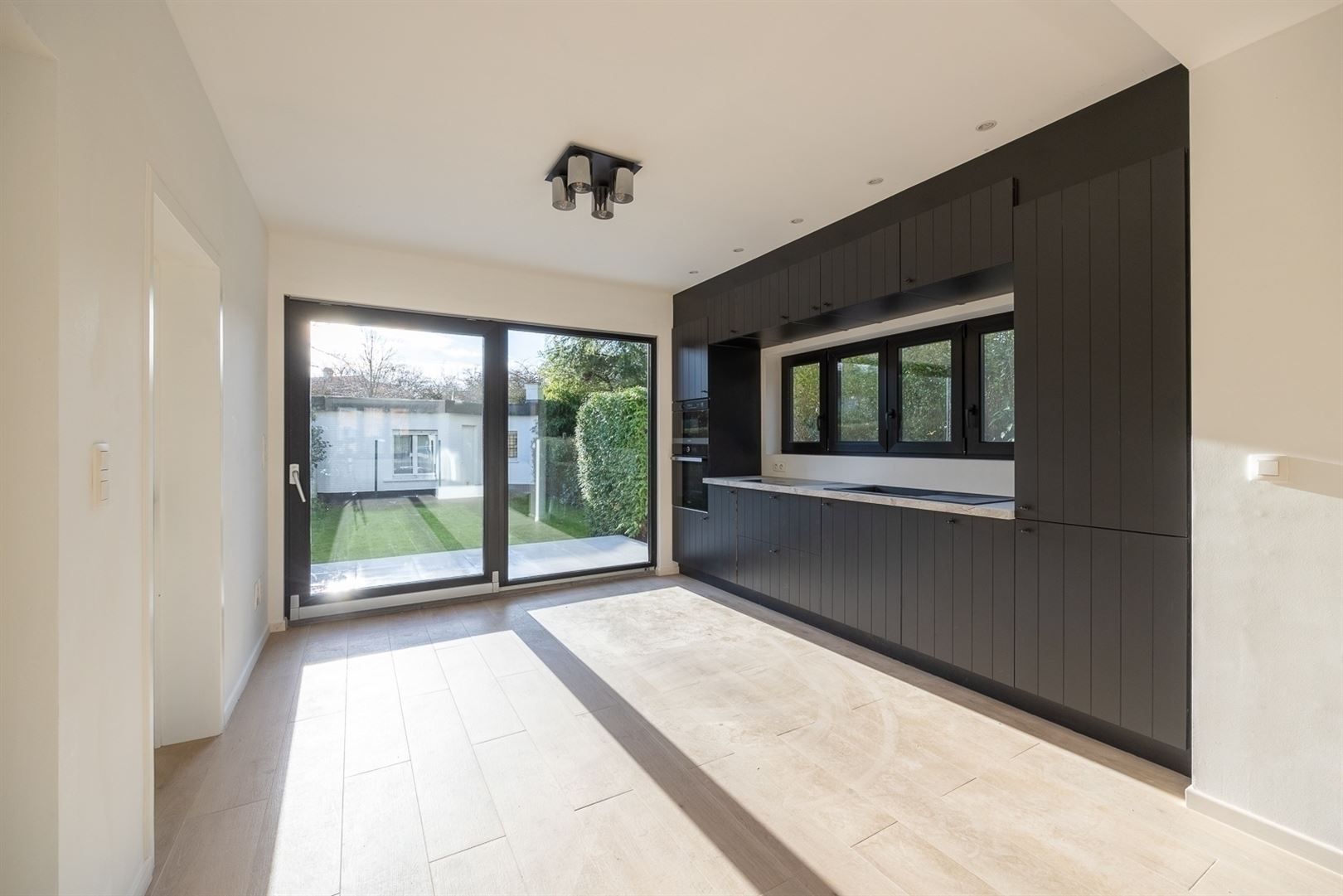 Totaal vernieuwde woning in zeer geliefde straat in centrum!  foto 3