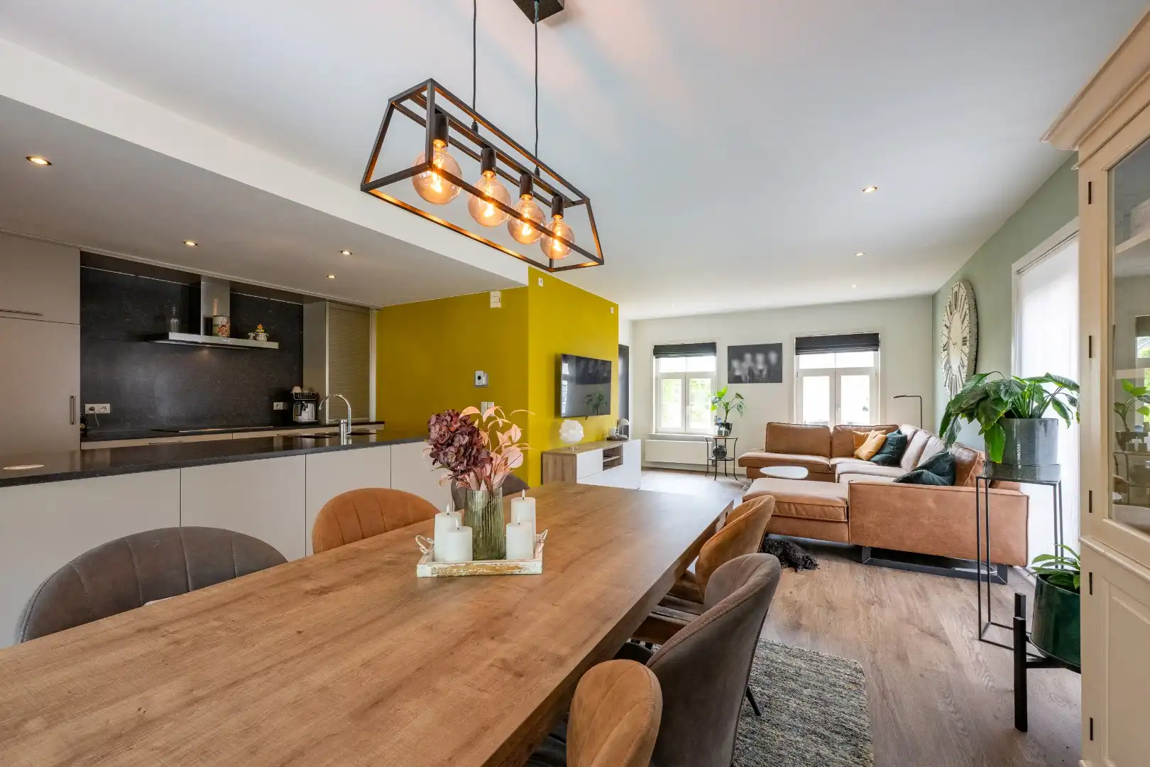 Moderne, energiezuinige woning met zwembad foto 6