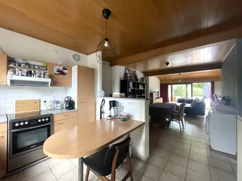 Instapklare half-open bebouwing met mooie tuin & garage foto 3