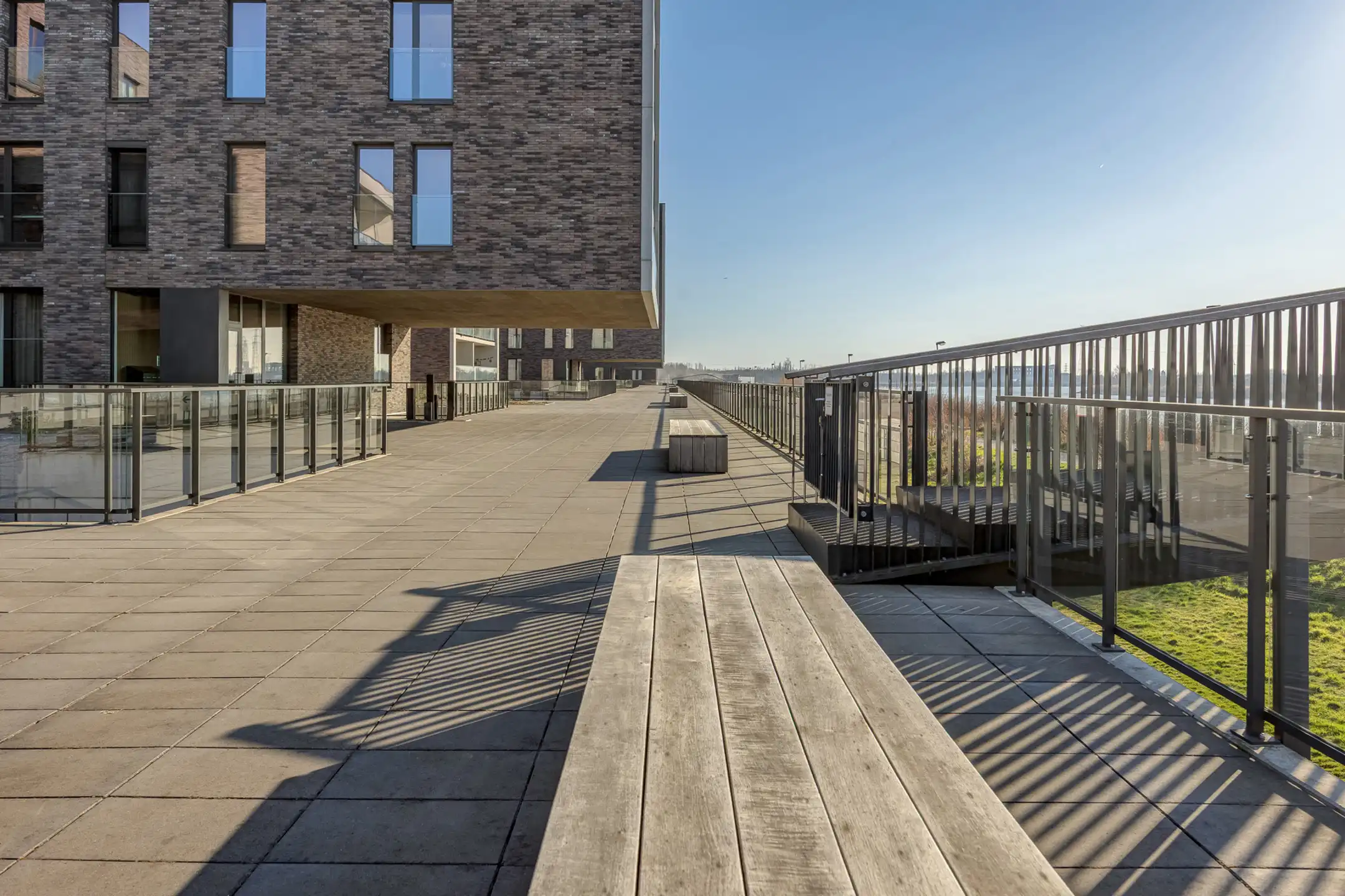 Appartement met 2 slaapkamers + autostaanplaats + ruim terras met een fantastisch panorama foto 3