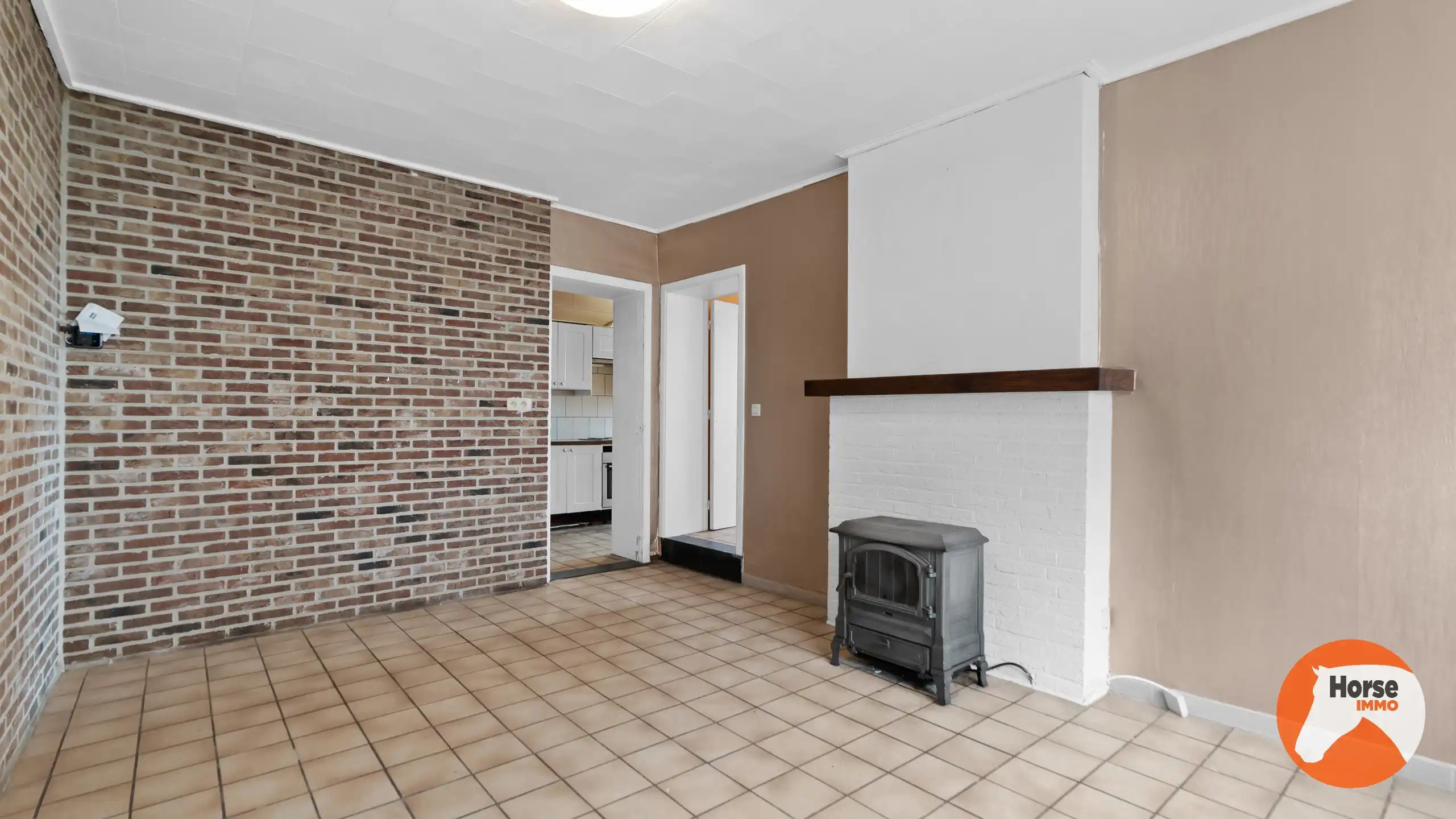 RIEMST - Te renoveren woning met stalling foto 4