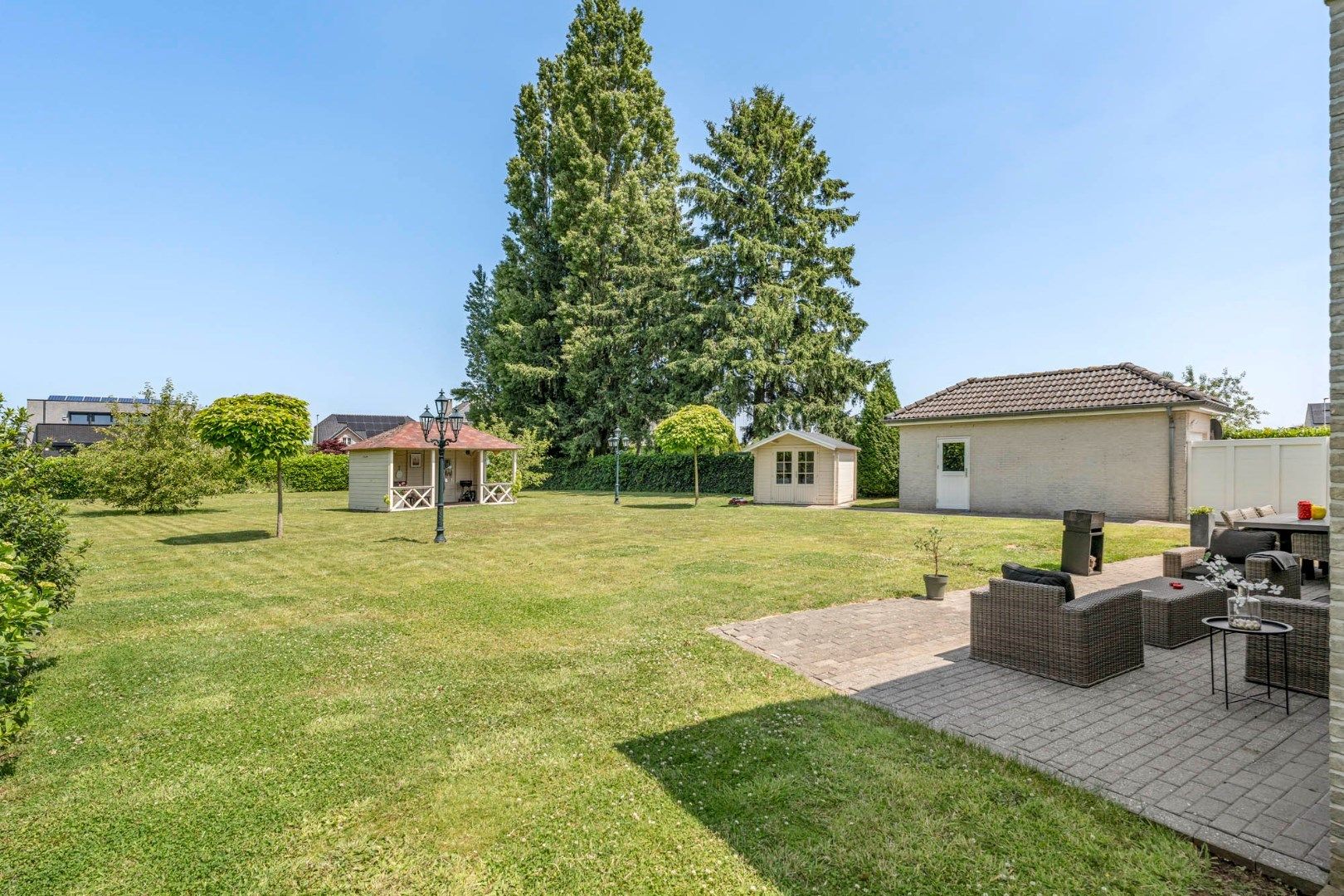 Ruime elegante villa met vrijstaande garage en tuin op 18a 99ca te Lanaken-Smeermaas foto 22